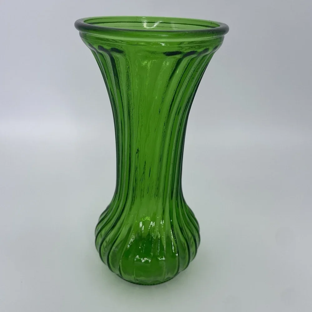 Vintage Emerald Green Hoosier Glass Swirl Vase 7.5
